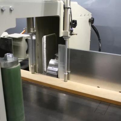 Vertical cutting unit to make cut out in back edge